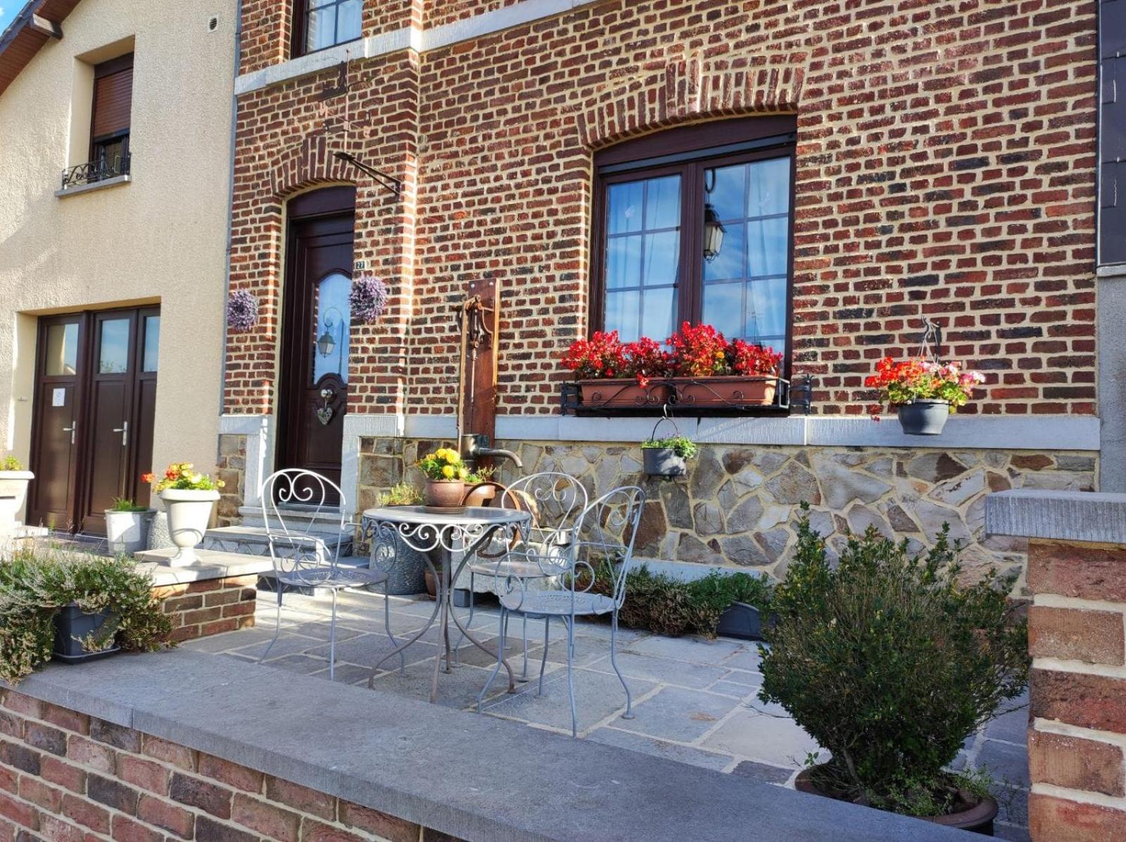 Vireux-Wallerand Appartement Gaston מראה חיצוני תמונה